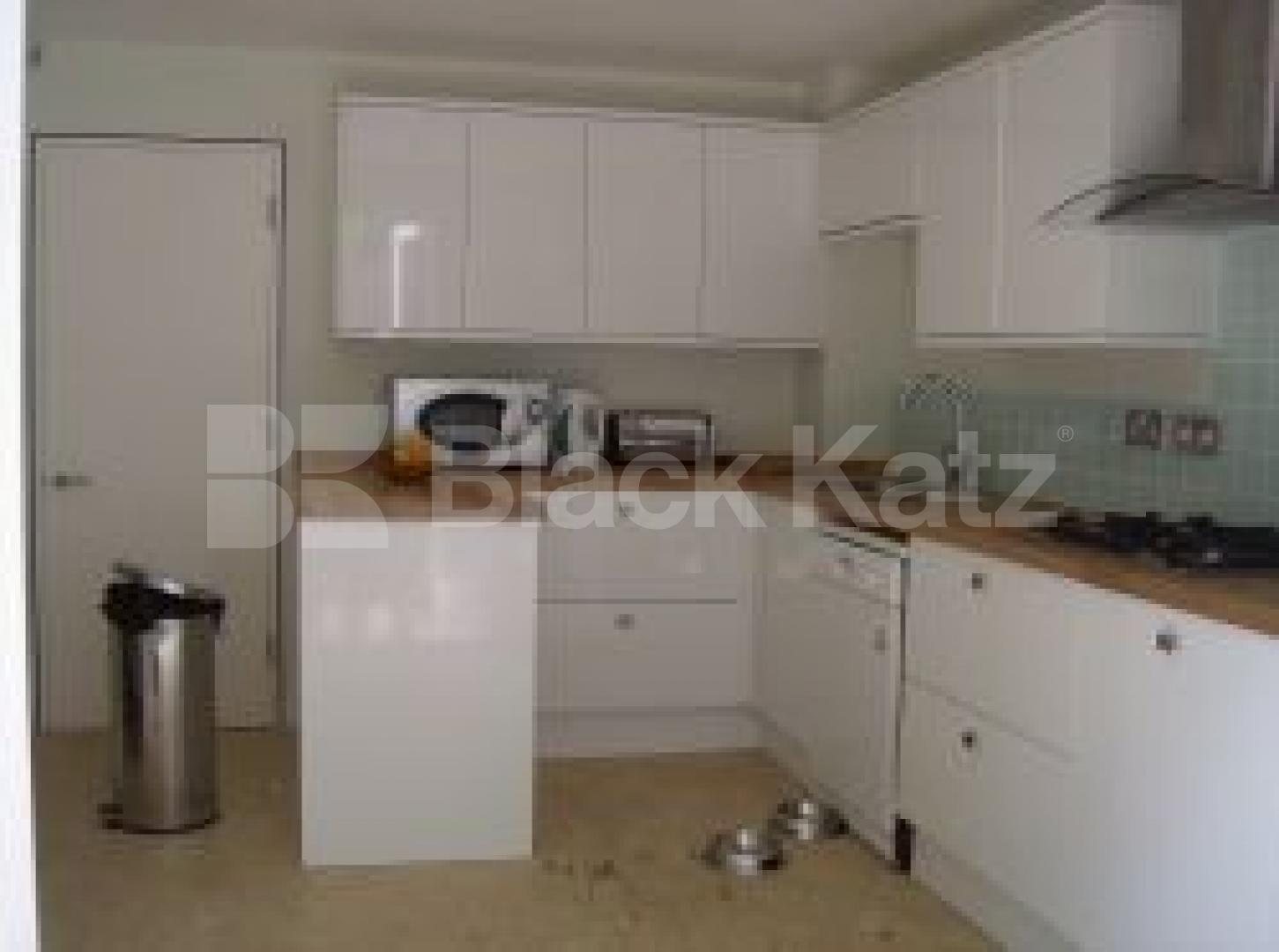 			NEW INSTRUCTION, 4 Bedroom, 1 bath, 1 reception Mews House			 Vestry Mews, Camberwell